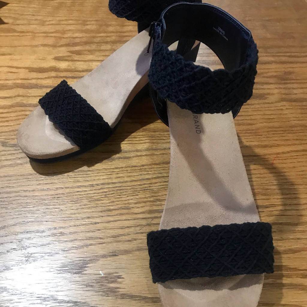 Brand New Lucky Brand Black Sandals 10